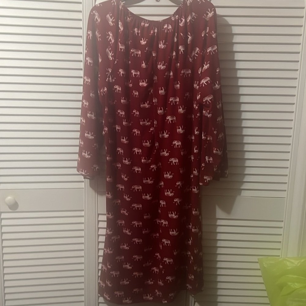 A woman dress - Picture 3 of 3